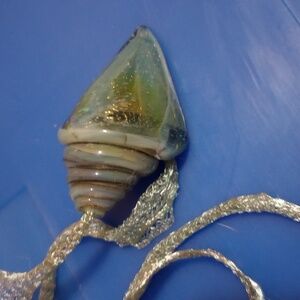 Elegant Green Shell Pendant Necklace